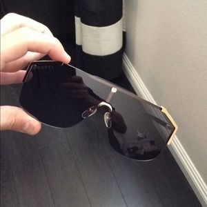 Authentic Gucci sunglasses gg0291